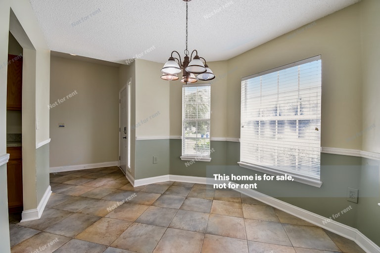 Photo 16 of 30 - 574 Chancellor Dr W, Jacksonville, FL 32225