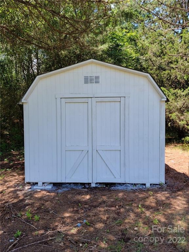 Photo 24 of 28 - 6036 Frazier Dr, Davidson, NC 28036