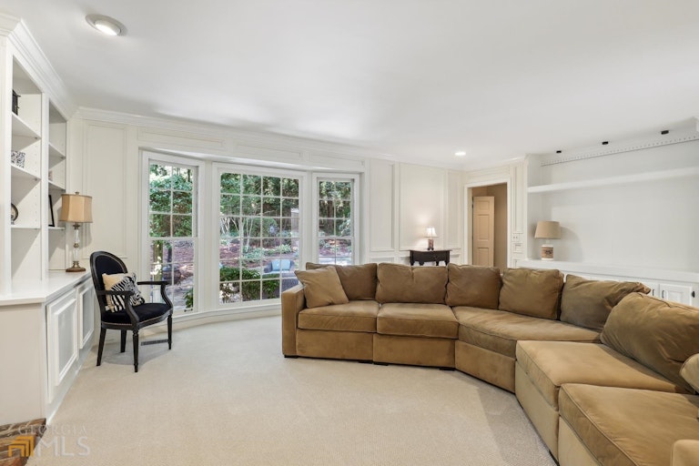 Photo 12 of 41 - 1005 Redstone Ln, Atlanta, GA 30338