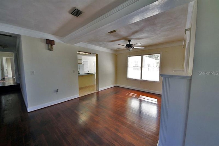 Photo 3 of 11 - 205 Sunburst Ct, Clearwater, FL 33755