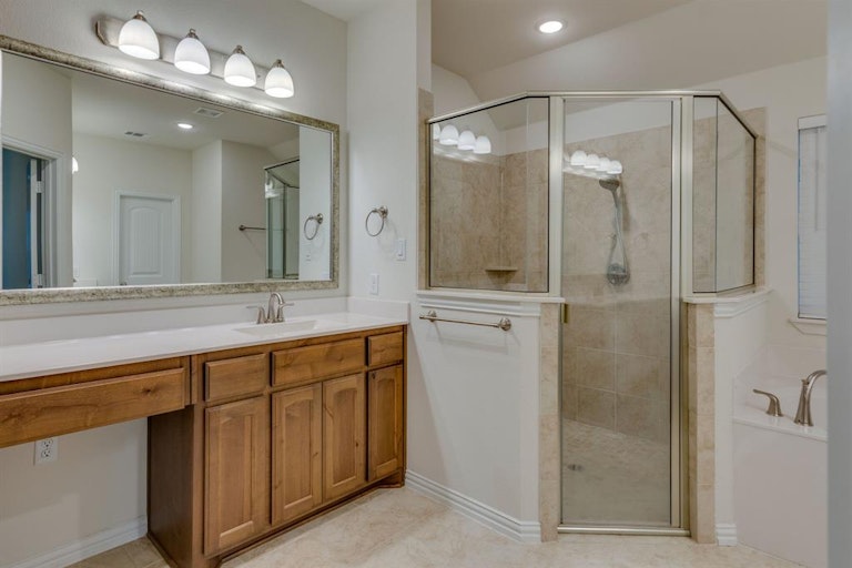 Photo 20 of 35 - 7600 Northumberland Dr, Fort Worth, TX 76179