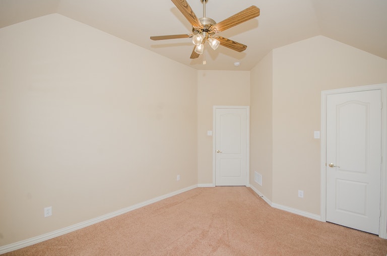 Photo 33 of 38 - 1320 Rusticwood Dr, Desoto, TX 75115