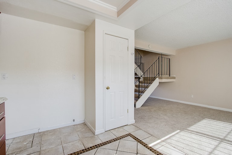 Photo 21 of 39 - 7572 Burgoyne Ln, Sacramento, CA 95823