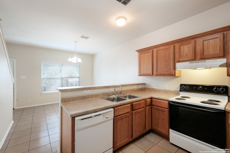 Photo 10 of 20 - 5555 Painter Grn, San Antonio, TX 78240
