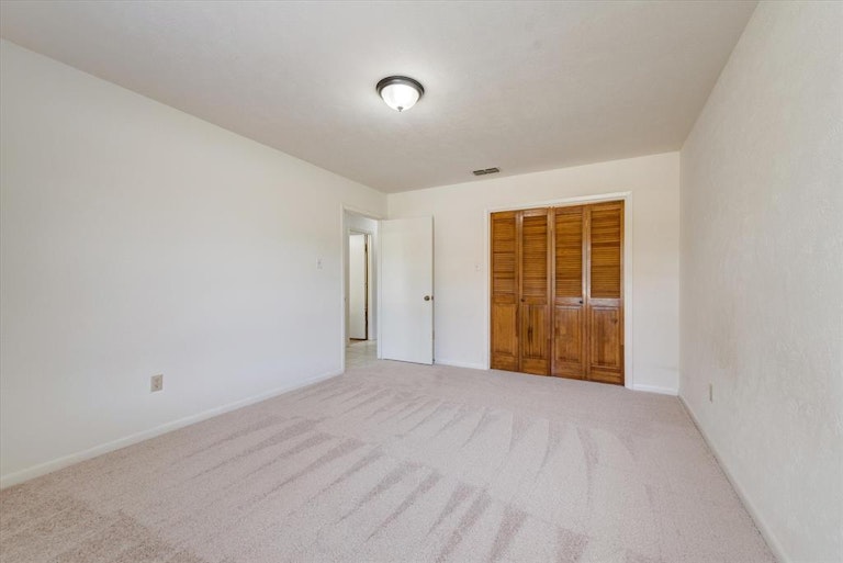 Photo 32 of 40 - 312 Greenbriar Ln, Colleyville, TX 76034