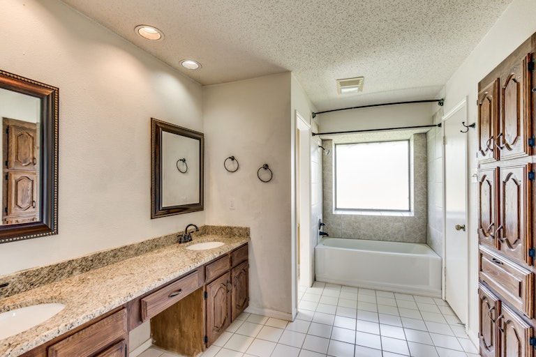 Photo 4 of 27 - 2507 Incline Dr, Carrollton, TX 75006