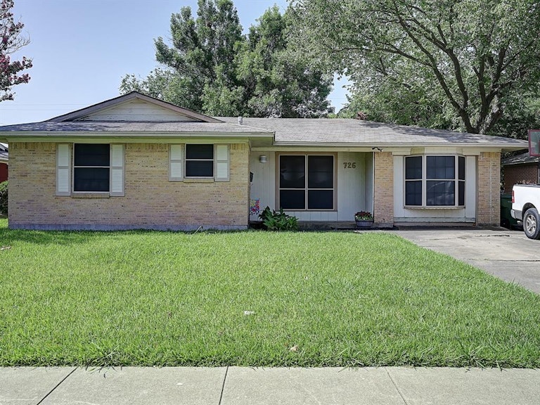 Photo 1 of 13 - 726 Calvin Dr, Garland, TX 75041