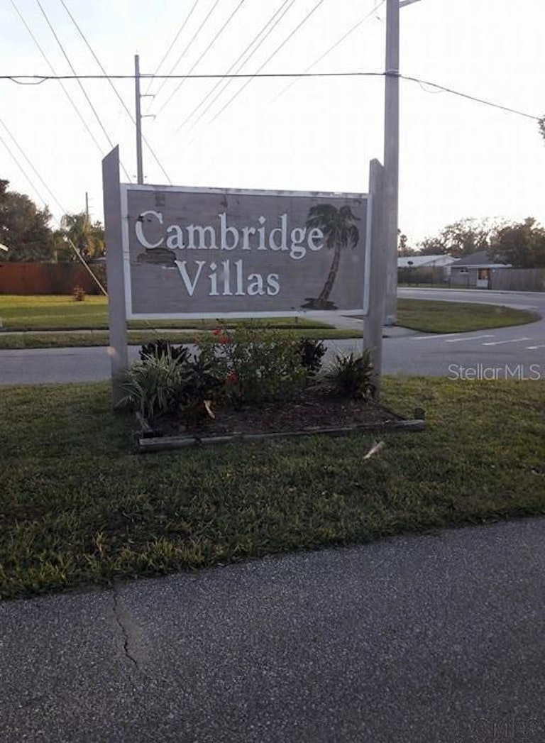 Photo 2 of 17 - 458 Wiltshire Blvd, Port Orange, FL 32127