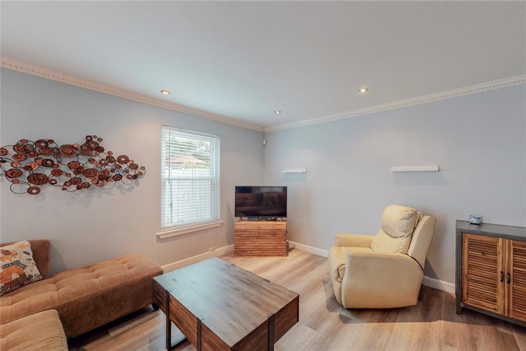 Photo 6 of 28 - 5021 N Hall St, Dallas, TX 75235