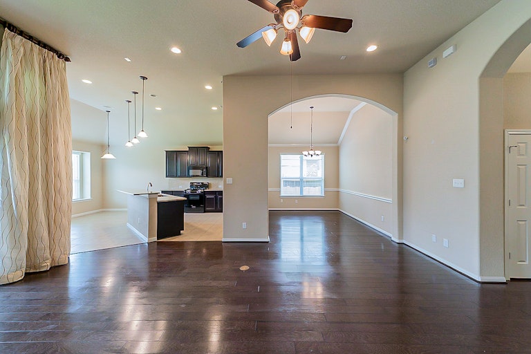 Photo 12 of 35 - 13707 Parkers Cove Ct, Houston, TX 77044