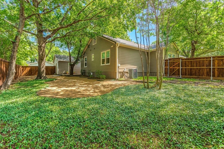 Photo 36 of 38 - 405 N Bradley St, McKinney, TX 75069