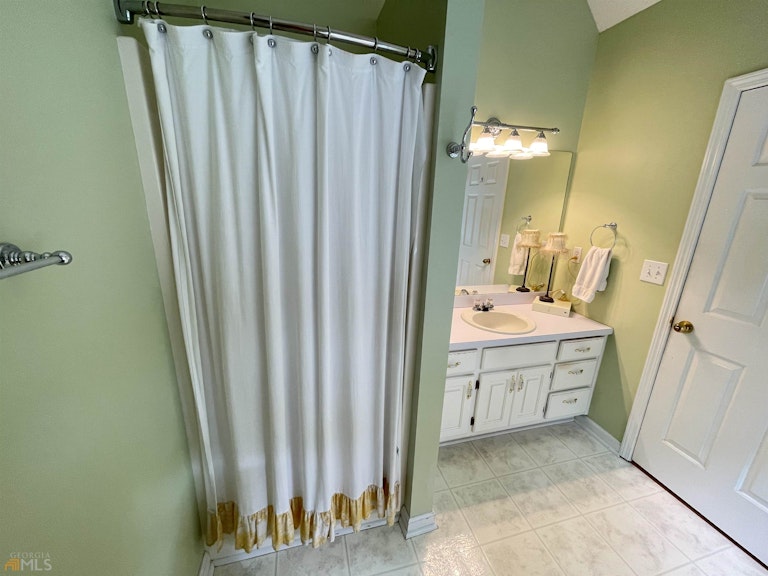 Photo 28 of 36 - 528 Butler Bridge Dr, McDonough, GA 30252