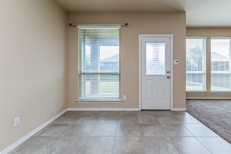 Photo 11 of 23 - 11320 Gold Canyon Dr, Haslet, TX 76052
