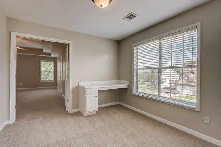 Photo 17 of 27 - 4625 Flat Willow Pl, Douglasville, GA 30135