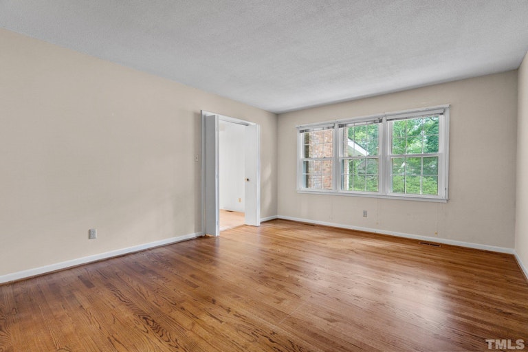 Photo 13 of 38 - 408 Chadwick Dr, Raleigh, NC 27609