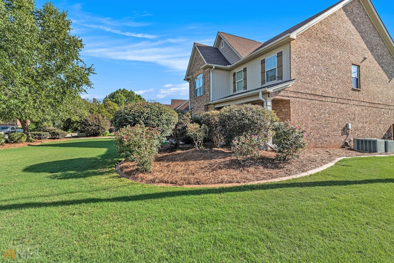 Photo 2 of 33 - 100 Belgian Ct, Hampton, GA 30228