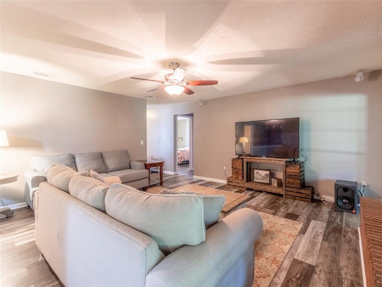 Photo 7 of 32 - 2114 Arch McDonald Dr, Dover, FL 33527