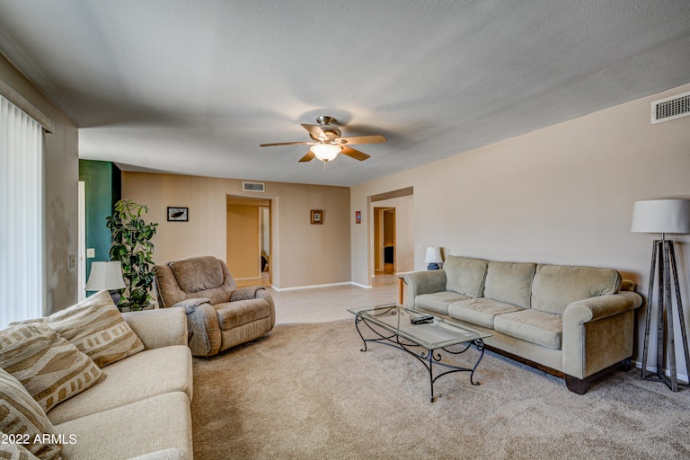 Photo 11 of 32 - 13207 W Kodiak Dr, Sun City West, AZ 85375