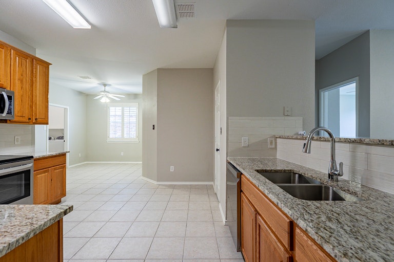 Photo 9 of 23 - 2805 Hudson Xing, McKinney, TX 75072