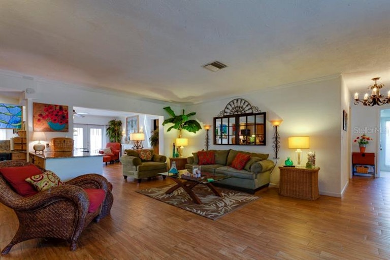 Photo 5 of 25 - 14010 80th Ave, Seminole, FL 33776