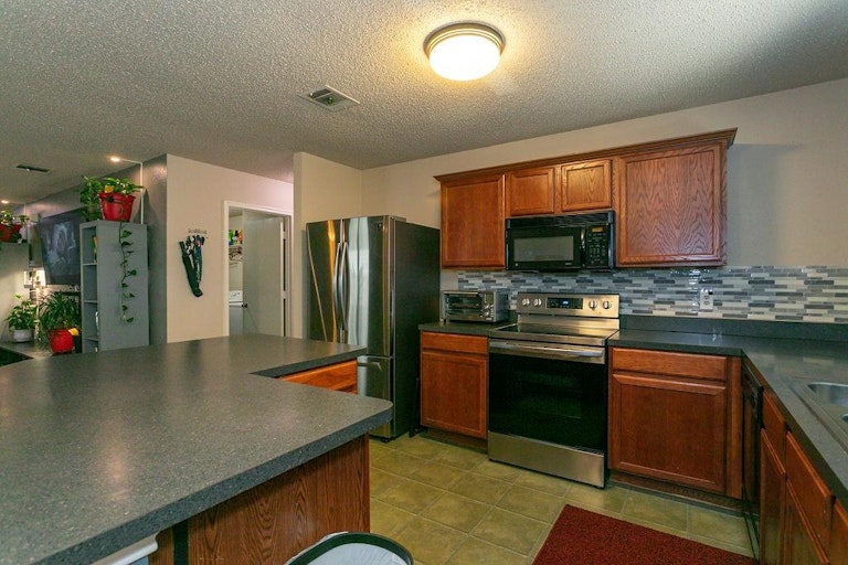 Photo 13 of 26 - 8120 Cutter Hill Ave, Fort Worth, TX 76134