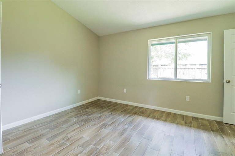 Photo 9 of 20 - 16927 Paint Rock Rd, Friendswood, TX 77546