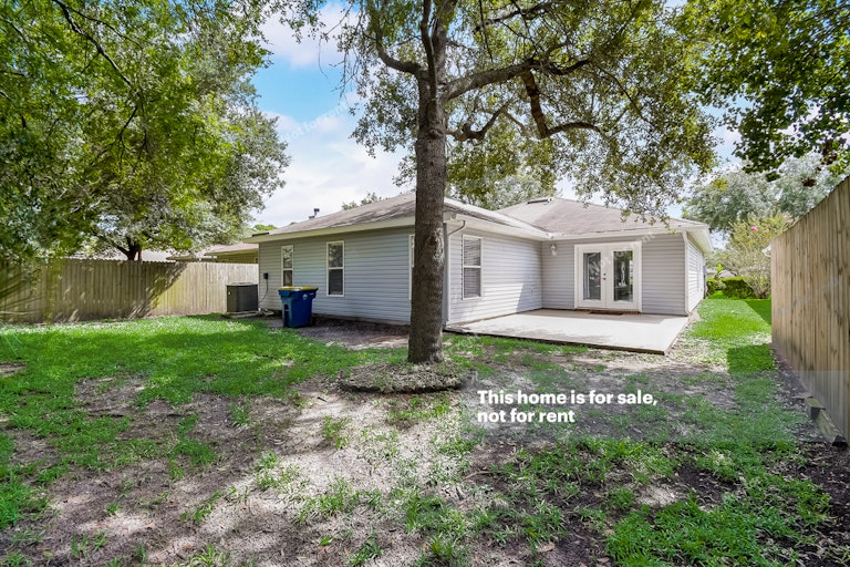 Photo 12 of 30 - 574 Chancellor Dr W, Jacksonville, FL 32225
