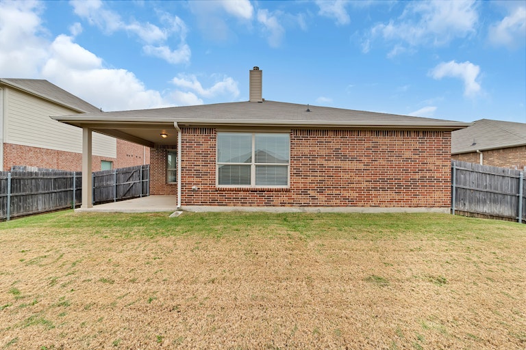 Photo 30 of 31 - 808 W Bend Blvd, Burleson, TX 76028