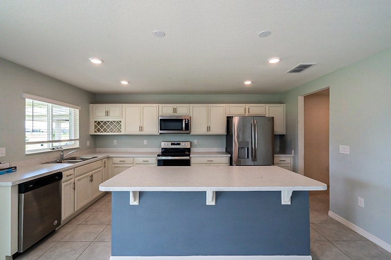 Photo 4 of 35 - 454 Sunfish Dr, Winter Haven, FL 33881