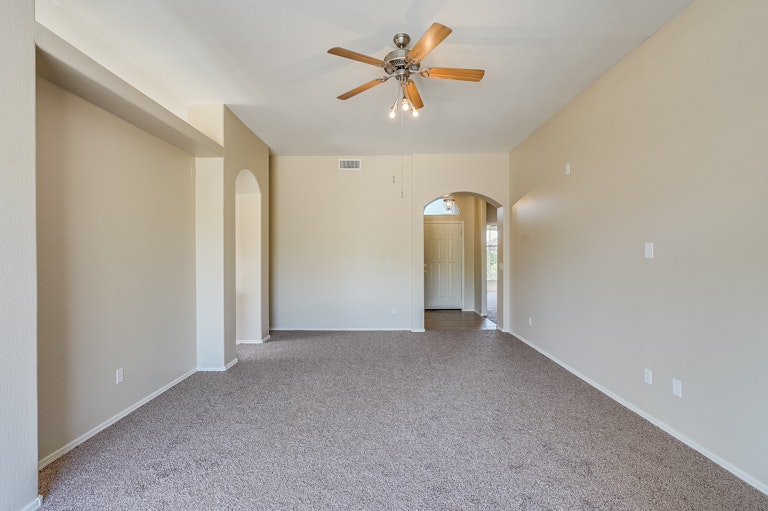 Photo 3 of 20 - 2634 E Hartford Ave, Phoenix, AZ 85032