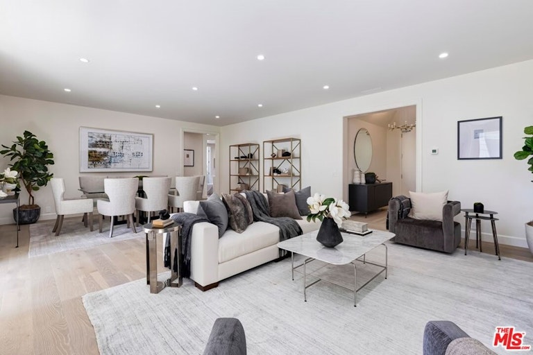 Photo 2 of 24 - 10106 Empyrean Way #201, Los Angeles, CA 90067