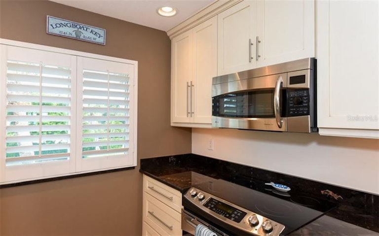 Photo 4 of 25 - 6701 Gulf Of Mexico Dr #310, Longboat Key, FL 34228