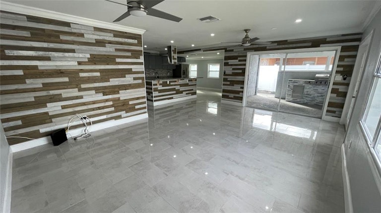 Photo 5 of 35 - 5103 N 30th St, Tampa, FL 33610