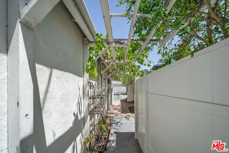 Photo 26 of 45 - 10643 Blix St, North Hollywood, CA 91602