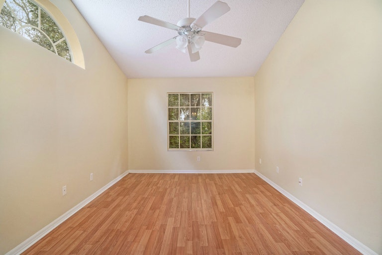 Photo 10 of 17 - 1487 Creekside Cir, Winter Springs, FL 32708