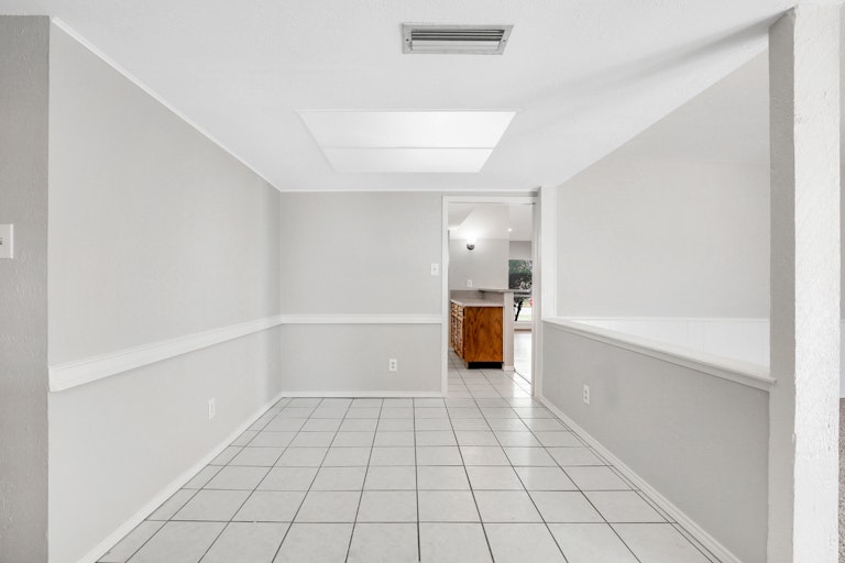 Photo 15 of 25 - 2324 Chinaberry Dr, Bedford, TX 76021