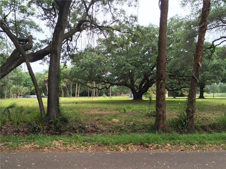 Photo 2 of 5 - 2111 S 49th St, Tampa, FL 33619