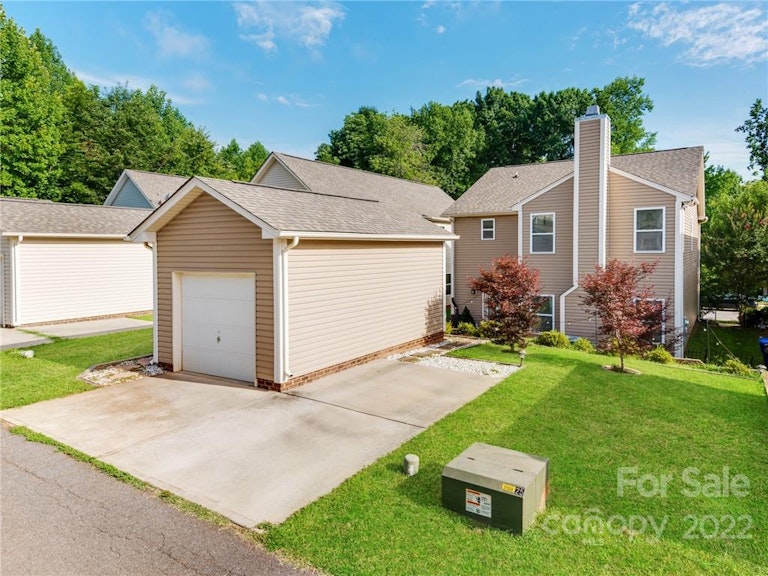 Photo 34 of 39 - 8112 Dumphries Dr, Huntersville, NC 28078