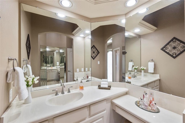 Photo 23 of 46 - 7006 Monarch Lake Ln, Katy, TX 77494