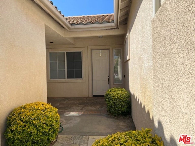 Photo 3 of 54 - 4907 Singing Hills Dr, Banning, CA 92220