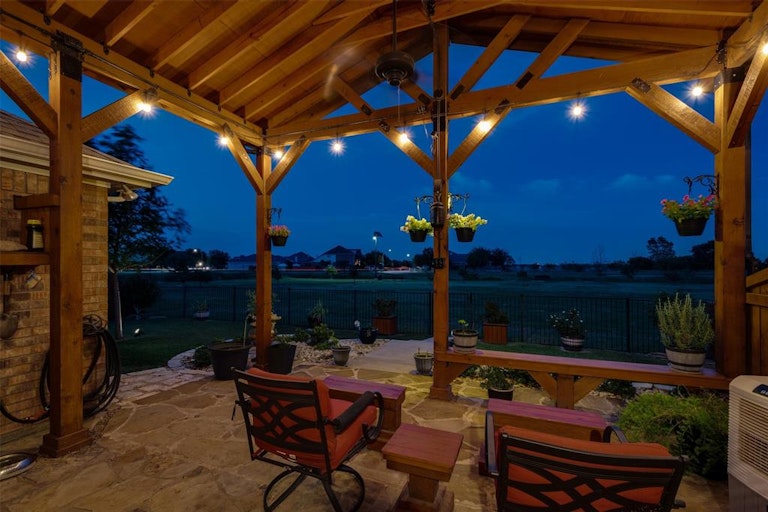 Photo 29 of 35 - 10304 Fossil Valley Dr, Fort Worth, TX 76131