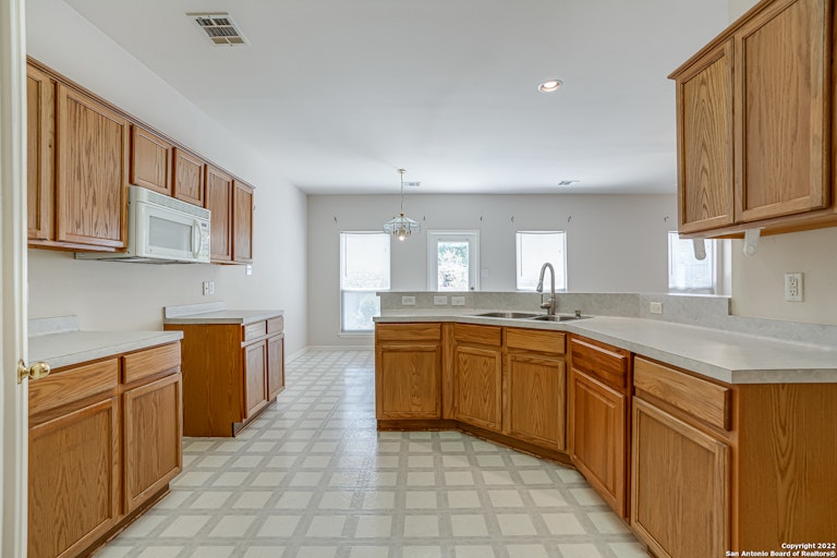Photo 19 of 32 - 6518 Pecan Acres, San Antonio, TX 78240