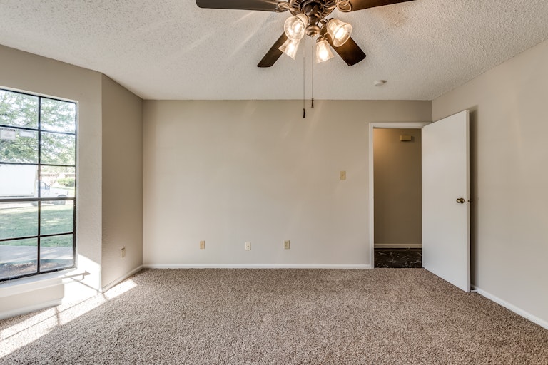 Photo 14 of 26 - 1016 Mapleleaf Ln, Coppell, TX 75019
