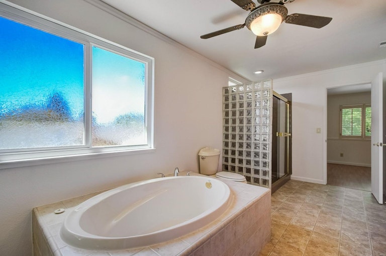 Photo 6 of 27 - 8121 Garryanna Dr, Citrus Heights, CA 95610