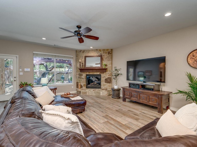 Photo 3 of 40 - 2703 Mingus Dr, Cedar Park, TX 78613