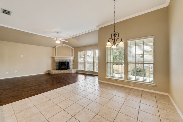 Photo 10 of 27 - 4861 Eagle Trace Dr, Fort Worth, TX 76244