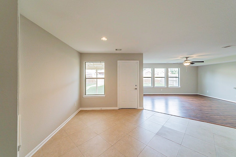 Photo 12 of 39 - 6926 Oleander Grove Way, Houston, TX 77049