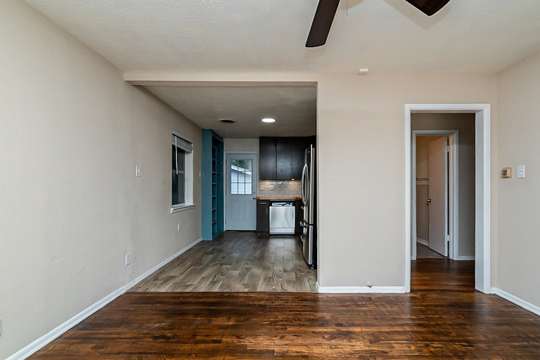 Photo 10 of 17 - 1008 Powell Rd, Mesquite, TX 75149
