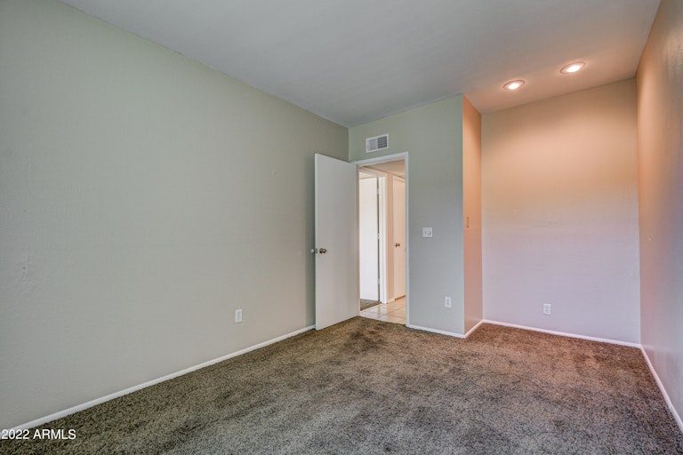 Photo 18 of 31 - 822 E Cochise Dr, Phoenix, AZ 85020
