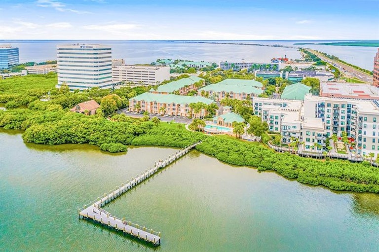 Photo 26 of 43 - 1309 Bay Club Cir #1309, Tampa, FL 33607